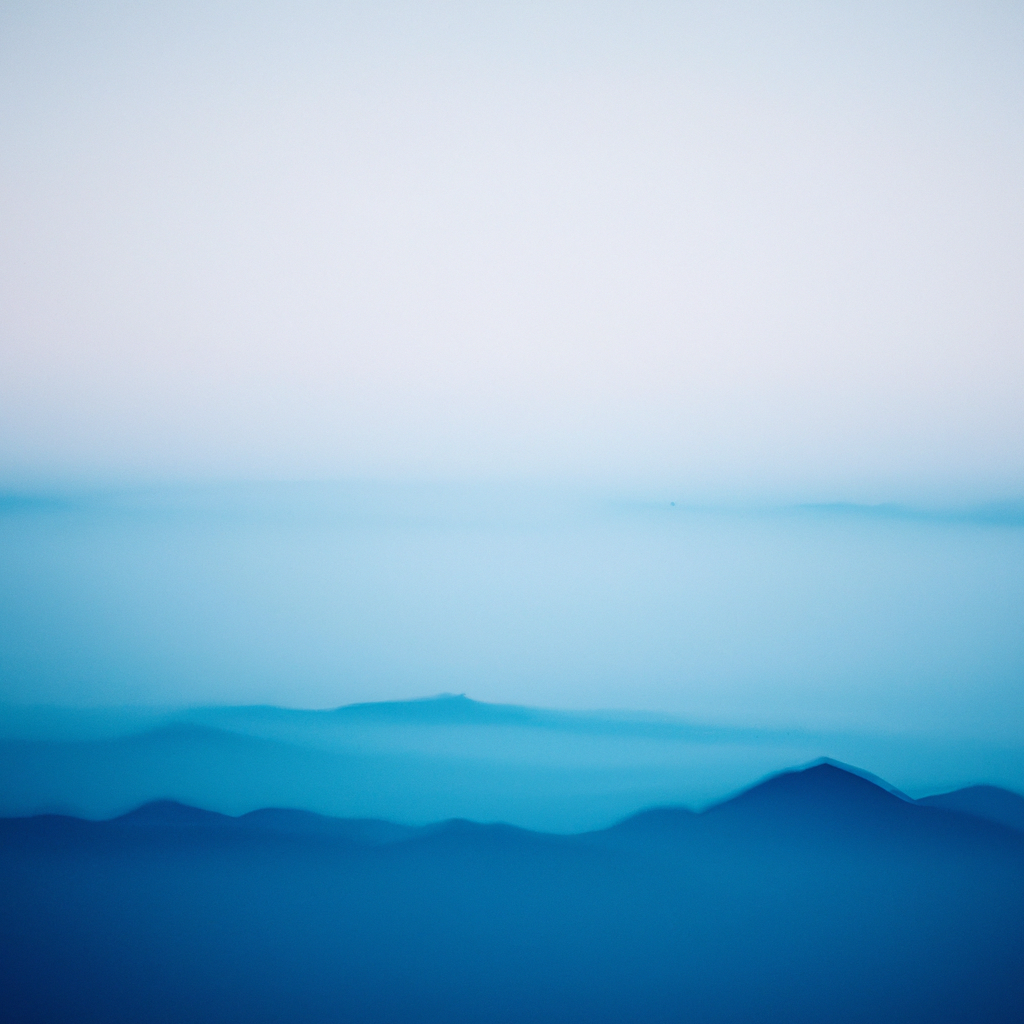 Cordillera de los Andes al amanecer con gradiente azul suave, fondo creativo